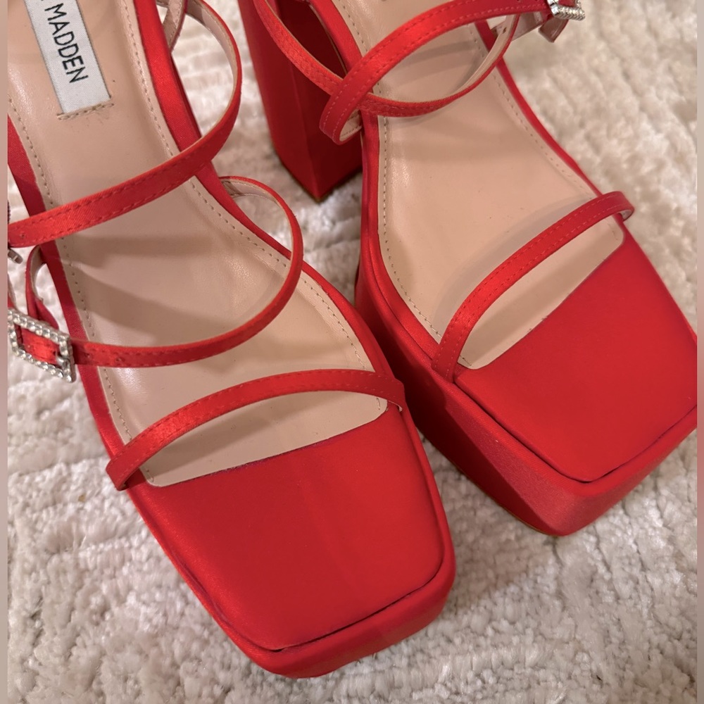 Steve Madden Platform High Heels - Picture 2 of 3